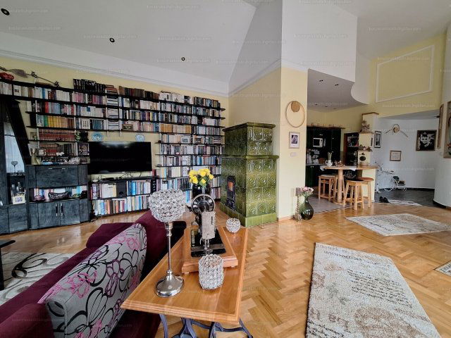 Eladó családi ház, Hévízen 149.9 M Ft, 7 szobás