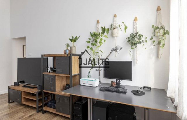 Kiadó téglalakás, albérlet, V. kerületben, Aulich utcában