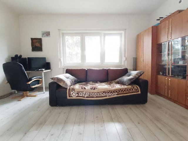 Eladó családi ház, Sóskúton 64.9 M Ft, 3 szobás