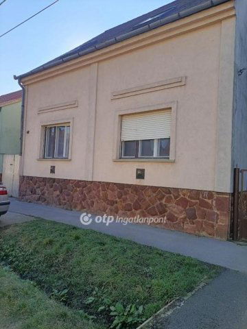 Eladó családi ház, Kaposváron 24.9 M Ft, 4+2 szobás