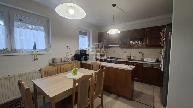 Eladó téglalakás, Veszprémben 81.9 M Ft, 3 szobás