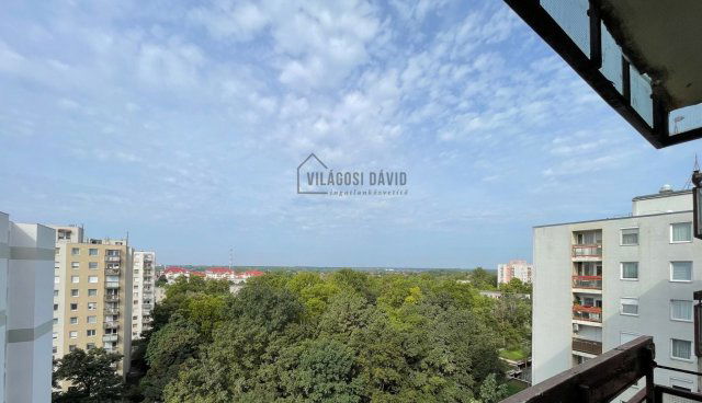 Eladó panellakás, Debrecenben 69.9 M Ft, 3 szobás