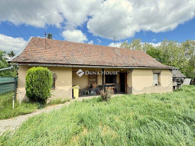 Eladó családi ház, Békésen, Tárház utcában 8 M Ft, 2 szobás