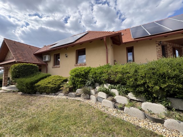 Eladó családi ház, Pákozdon 162 M Ft, 5+1 szobás