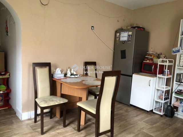 Eladó családi ház, Kesztölcön 28.9 M Ft, 2 szobás