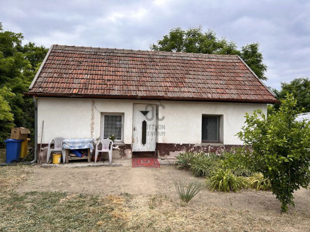 Eladó családi ház, Újszilváson 5.9 M Ft, 1 szobás