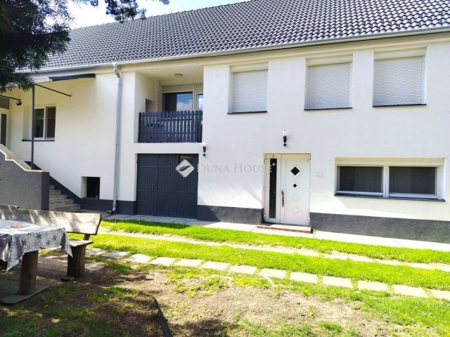 Eladó családi ház, Kapuváron 170 M Ft, 9 szobás