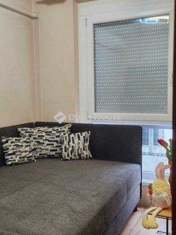 Eladó panellakás, Pécsett 39 M Ft, 2 szobás