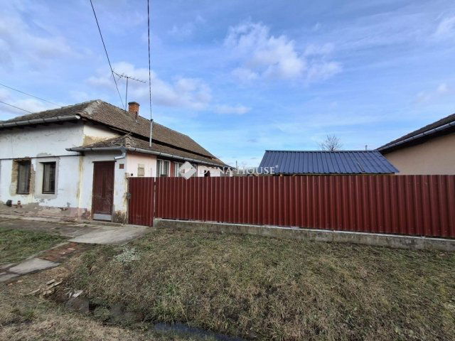 Eladó családi ház, Karcagon 15 M Ft, 2 szobás