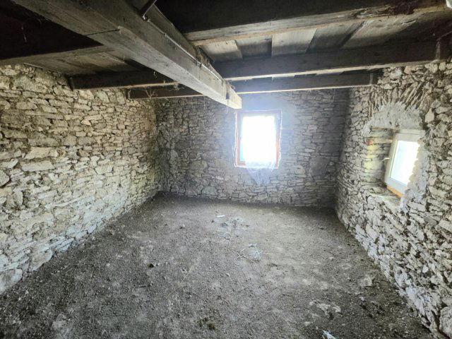 Eladó családi ház, Legyesbényén 3.5 M Ft, 2 szobás