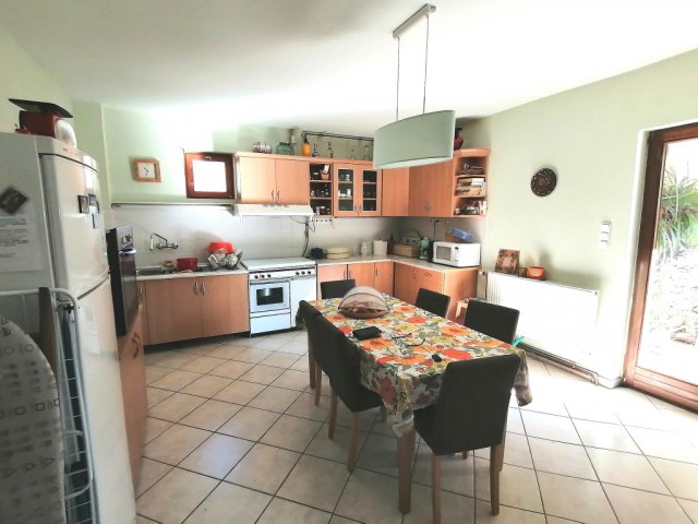 Eladó téglalakás, Beloianniszon 50 M Ft, 3 szobás