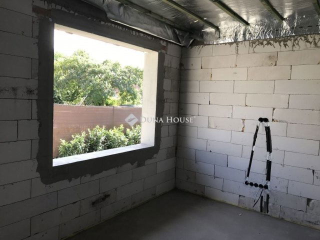 Eladó családi ház, Besnyőn 99.9 M Ft, 3+1 szobás