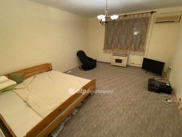 Eladó téglalakás, Hajdúnánáson 42 M Ft, 2+1 szobás