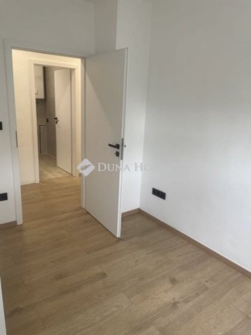 Eladó téglalakás, Pécsett 64.9 M Ft, 2 szobás