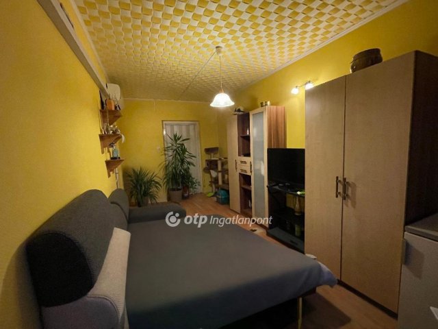 Eladó panellakás, Nyíregyházán 48.9 M Ft, 3 szobás