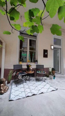 Eladó téglalakás, Budapesten, VI. kerületben 59.9 M Ft, 1 szobás