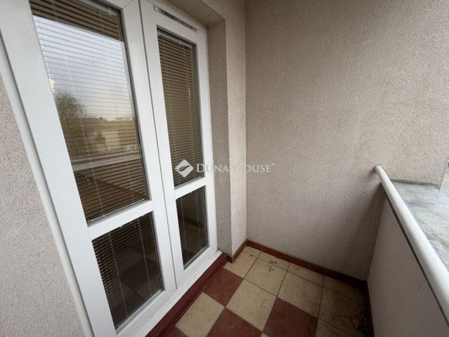 Eladó panellakás, Budapesten, III. kerületben 67.6 M Ft