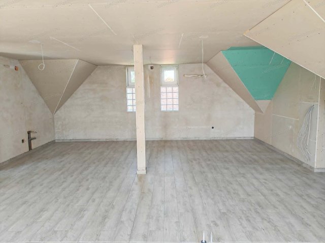 Eladó téglalakás, Jászberényben 50.25 M Ft, 4 szobás