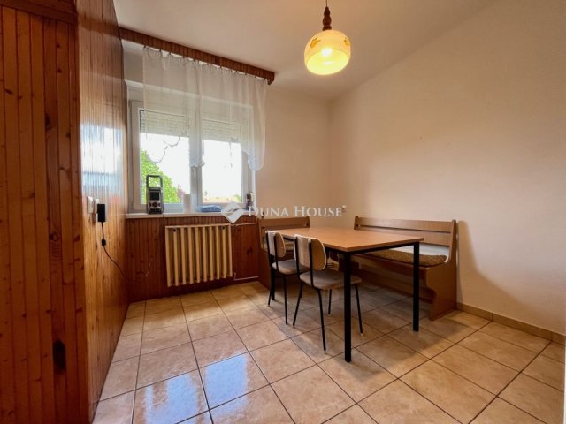 Eladó téglalakás, Balatonfüreden 89.9 M Ft, 6 szobás