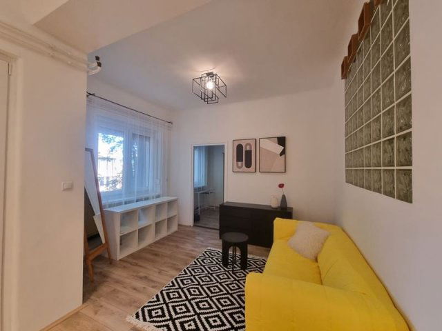 Kiadó téglalakás, albérlet, Pécsett 190 E Ft / hó, 2 szobás
