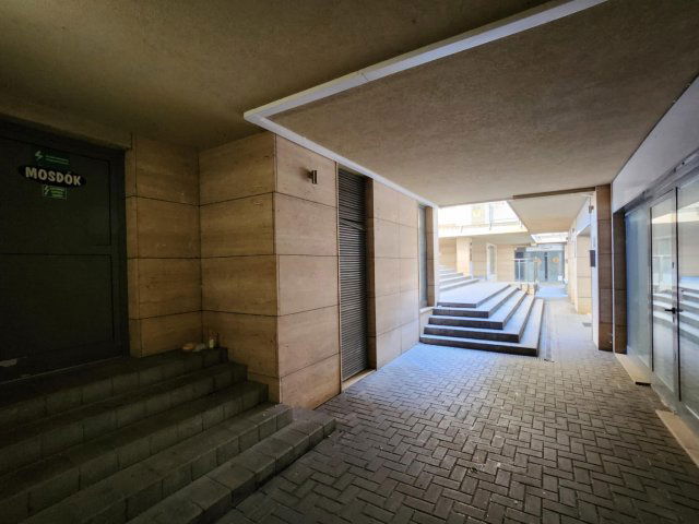 Eladó üzlethelyiség, Érden 33 M Ft, 2 szobás