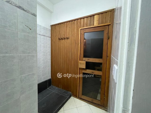 Eladó ikerház, Fertőszentmiklóson 350 M Ft, 9+3 szobás