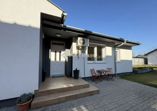 Eladó ikerház, Ócsán 109.9 M Ft, 4 szobás