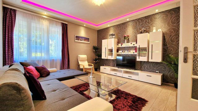 Eladó panellakás, Pécsett, Madách Imre utcában 52 M Ft