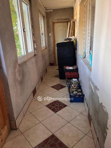 Eladó családi ház, Dunaföldváron 13 M Ft, 2 szobás