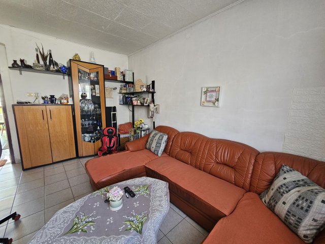 Eladó családi ház, Pápán 39.9 M Ft, 4+1 szobás