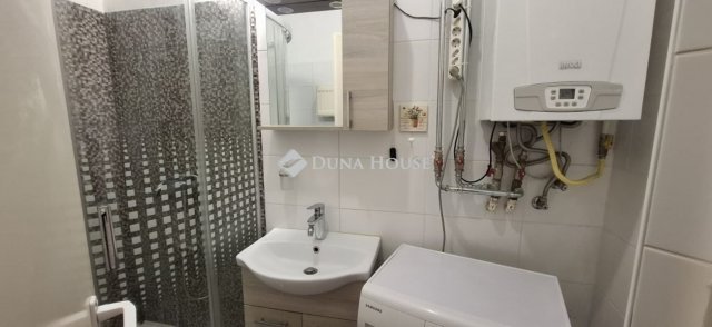 Eladó téglalakás, Pécsett 47.9 M Ft, 1+1 szobás