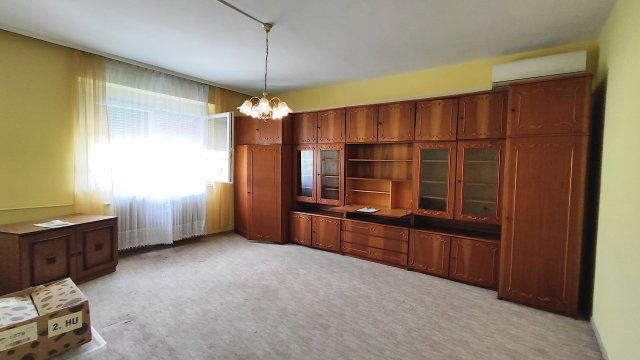 Eladó panellakás, Szekszárdon 31 M Ft, 2 szobás