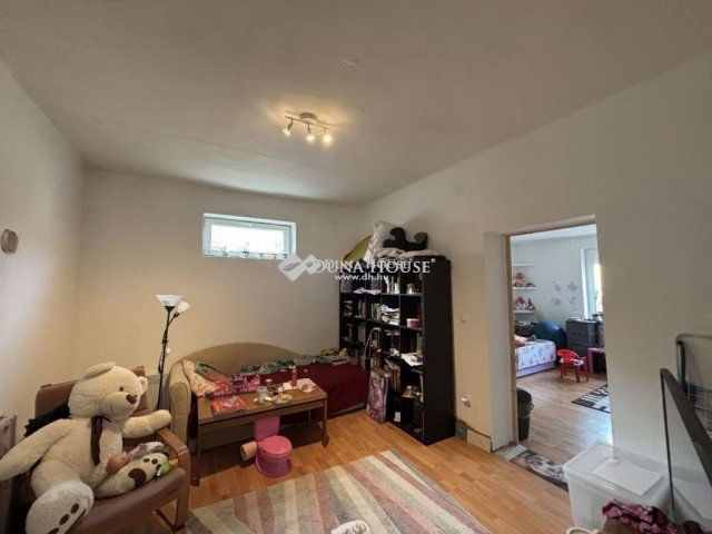 Eladó családi ház, Sárisápon 25 M Ft, 3 szobás