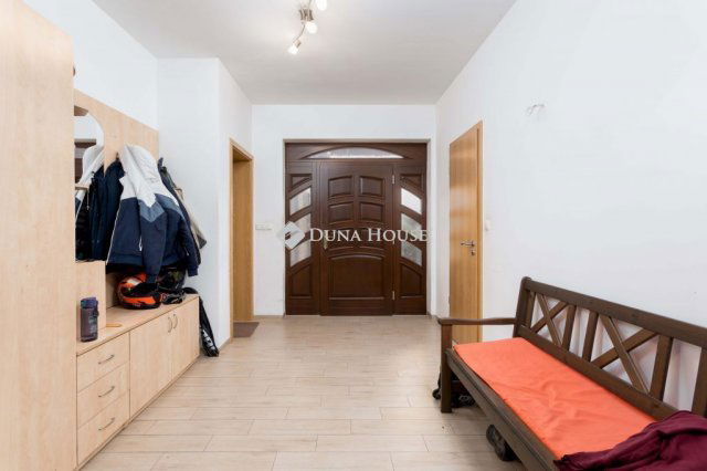 Eladó családi ház, Mosonszolnokon 178.9 M Ft, 5 szobás