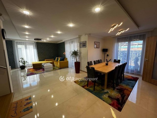 Eladó családi ház, Debrecenben 249.999 M Ft, 6 szobás