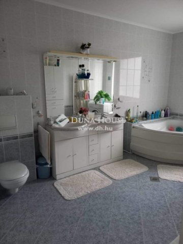 Eladó családi ház, Újlengyelen 195 M Ft, 6 szobás