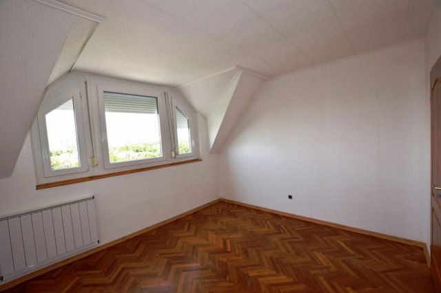 Eladó téglalakás, Debrecenben 69.9 M Ft, 4 szobás