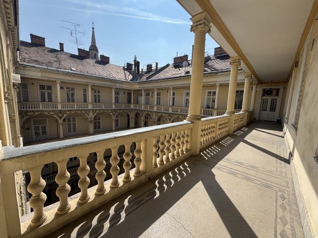 Eladó téglalakás, Budapesten, V. kerületben, Városház utcában