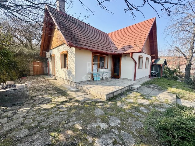 Eladó családi ház, Leányfaluban 155 M Ft, 9 szobás