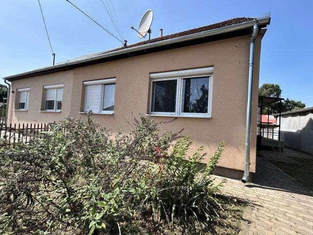 Eladó ikerház, Dabason 43.9 M Ft, 3 szobás / költözzbe.hu