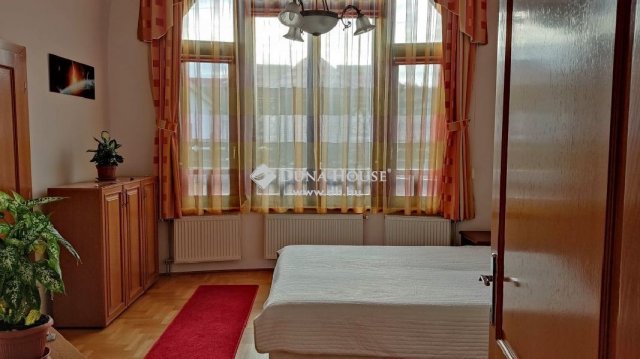 Eladó családi ház, Esztergomban 199 M Ft, 4 szobás