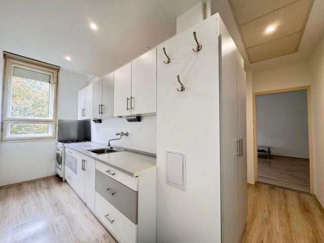 Eladó panellakás, Zalaegerszegen 31.5 M Ft, 2 szobás