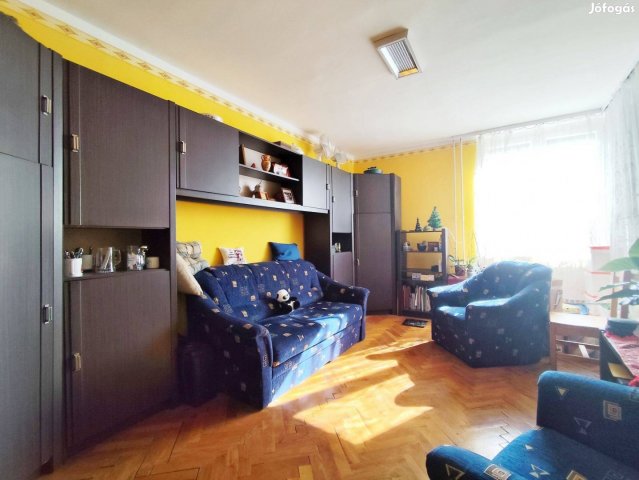 Eladó téglalakás, Dombóváron 32.5 M Ft, 2+1 szobás