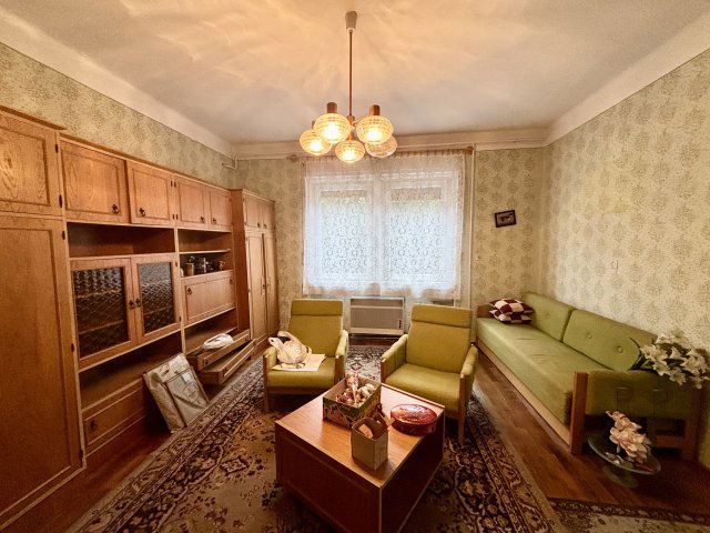 Eladó családi ház, Pápán 37.5 M Ft, 2 szobás