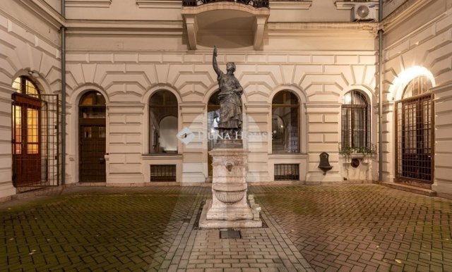 Eladó téglalakás, Budapesten, VI. kerületben 69 M Ft, 1 szobás