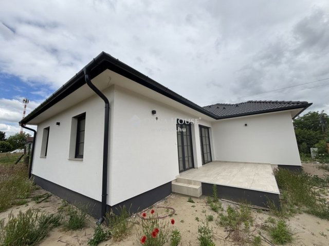 Eladó családi ház, Kecskeméten 99.9 M Ft, 5 szobás