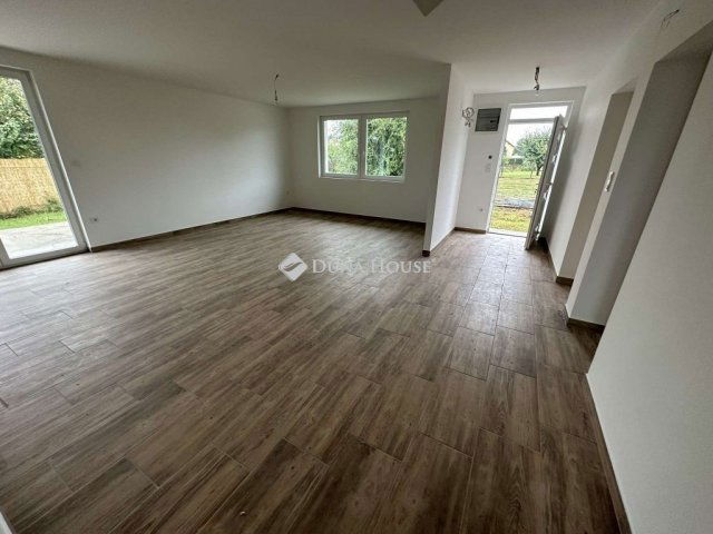 Eladó ikerház, Kakucson 89.9 M Ft, 4 szobás