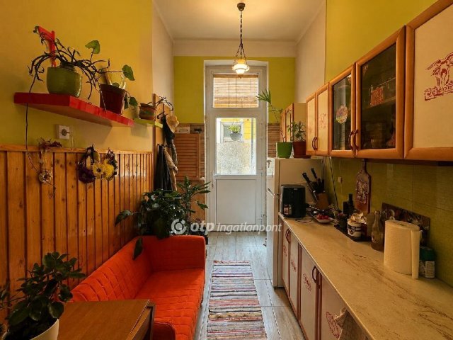 Eladó téglalakás, Budapesten, VI. kerületben 78 M Ft, 2 szobás