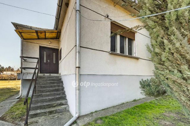 Eladó családi ház, Szomoron 59 M Ft, 3 szobás