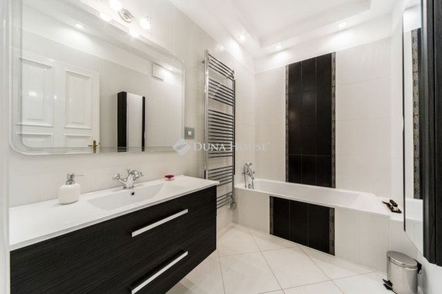 Eladó téglalakás, Budapesten, VI. kerületben 149 M Ft, 4 szobás